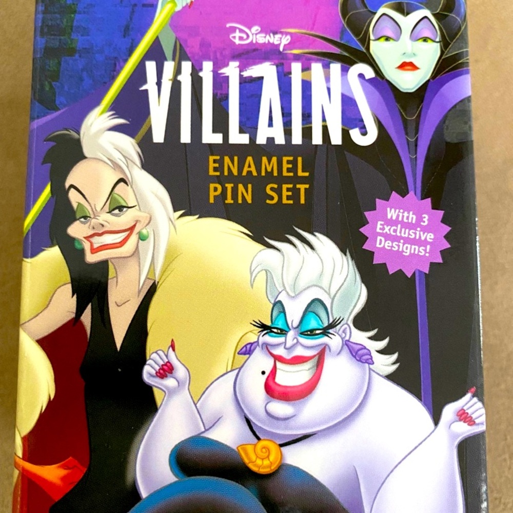FINAL MARKDOWN• 
Disney Villains Trading Pin boxed Set With 3 Exclusive Designs